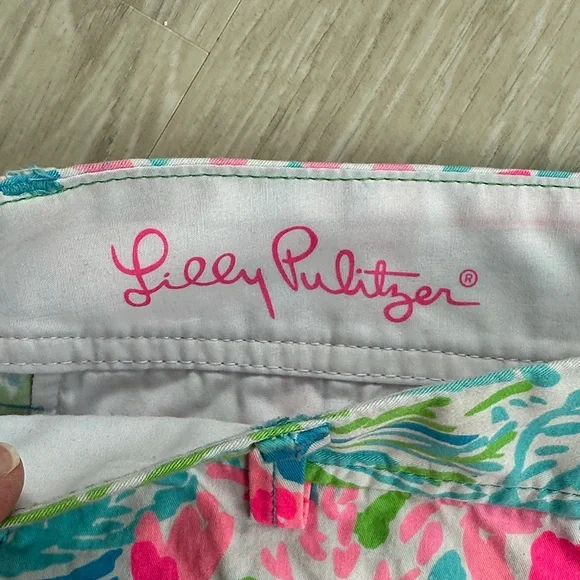 Lilly Pulitzer Colorful Coral Women's Shorts, size 2 - Picture 4 of 7